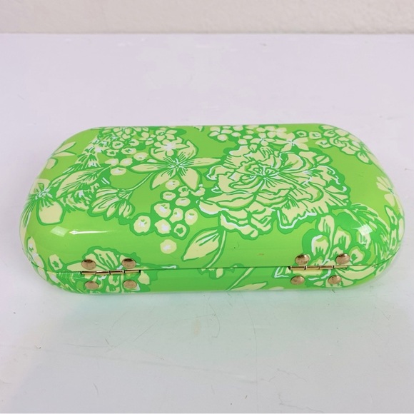 Lily Pulitzer Hard She’ll Limeade It’s A Spring Thing Clutch 7” x 4” x 2” - Picture 5 of 8